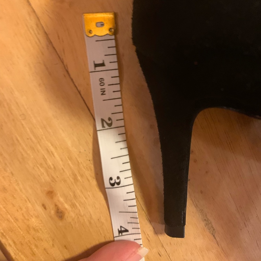 MK Black Pumps - Picture 6 of 6